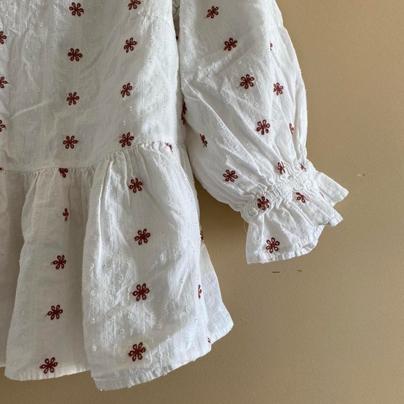 white cottage core floral embroidered blouse top - Picture 3 of 7
